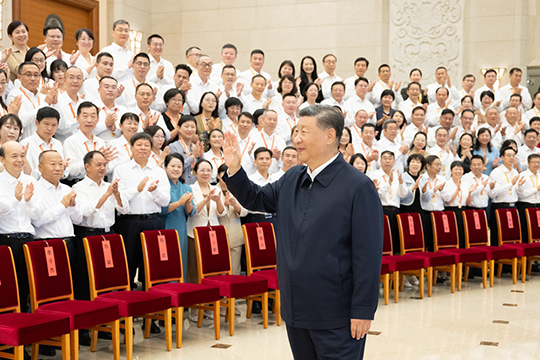 習(xí)近平接見參加慶祝第四十個(gè)教師節(jié)暨全國(guó)教育系統(tǒng)先進(jìn)集體和先進(jìn)個(gè)人表彰活動(dòng)代表